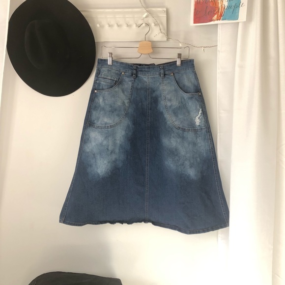 ❌SOLD❌ Pilcro Distressed Denim Midi Skirt size 10 - Picture 7 of 8